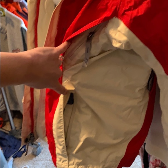 Red and white north face ski jacket - Picture 4 of 6